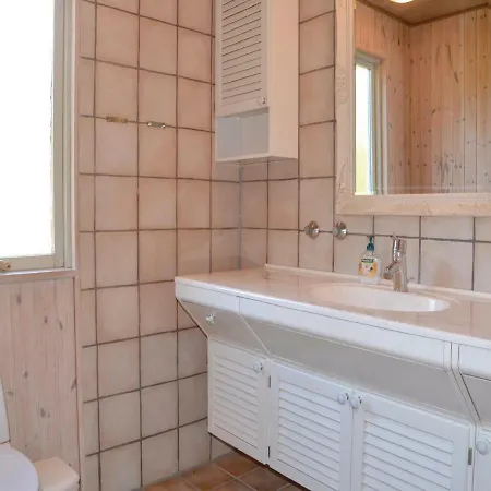 בית נופש Four-bedroom Holiday In