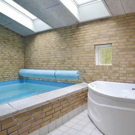 בית נופש Four-bedroom Holiday In *